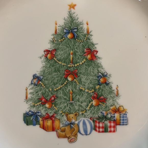 7" Salad Plates - Holiday Magic (Corelle) by CORNING (Set of 4) - Picture 2 of 8